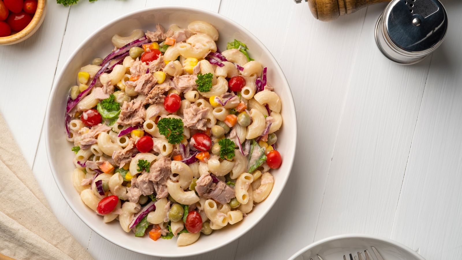 Macaroni salad w/ tuna & eggs