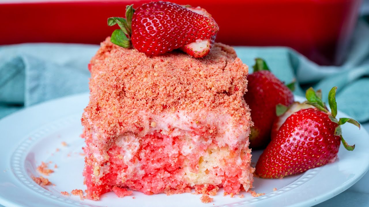 Strawberry crunch cake